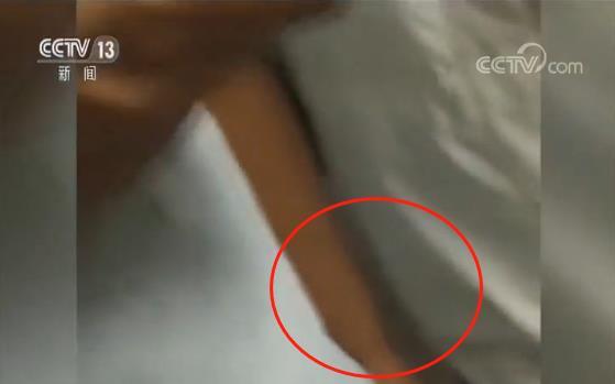 央视记者追踪地铁“色狼” 拍下其尾随女乘客下手全过程