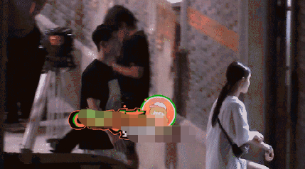 何超莲|如胶似漆！何超莲上海探班男友窦骁，小情侣形影不离角落咬耳朵
