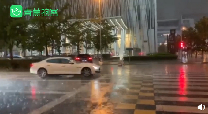 雷阵雨来袭！北京白昼如夜，伴有冰雹和7级以上短时大风