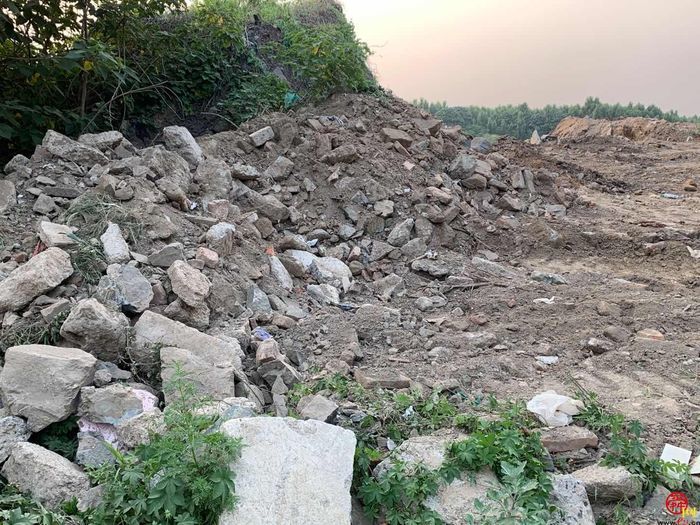 【啄木鸟在行动】章丘区牛牌村南侧渣土未覆盖 易产生扬尘