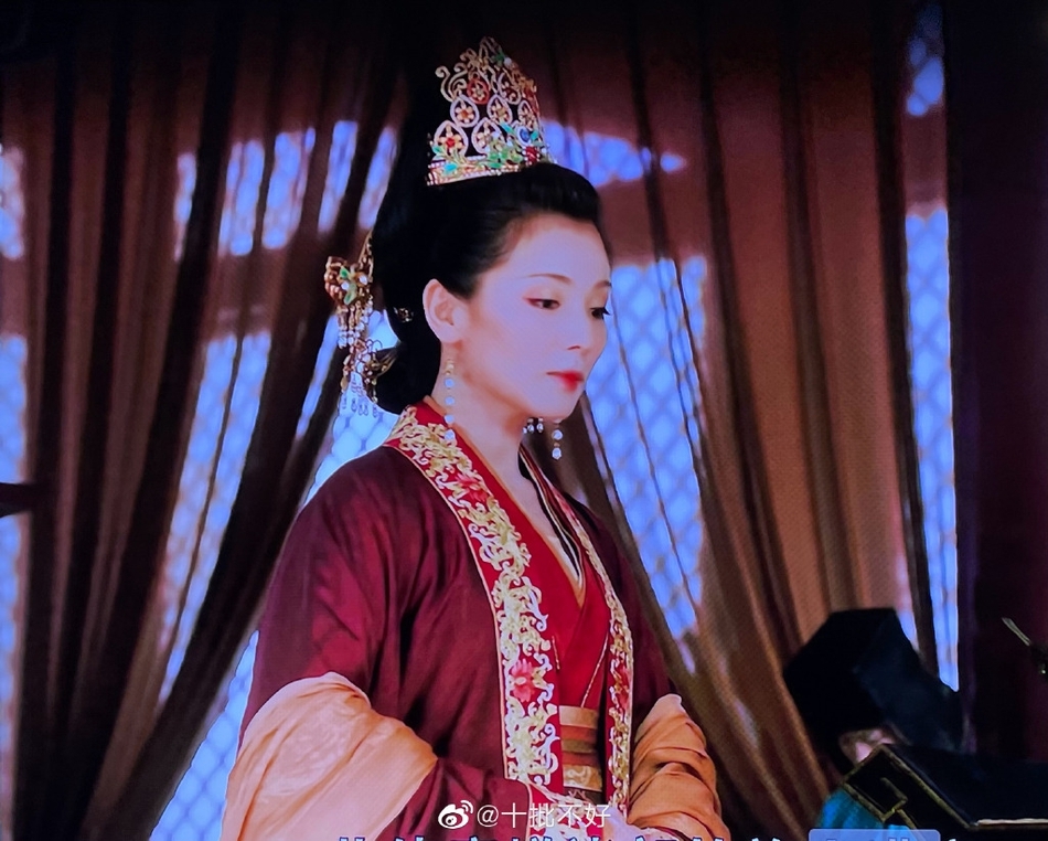 刘涛新剧收官老公王珂深夜撒糖 晒追剧截图表真心