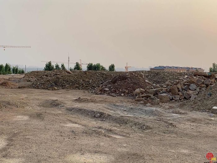 【啄木鸟在行动】山东东冠汽车零部件有限公司北侧渣土未覆盖