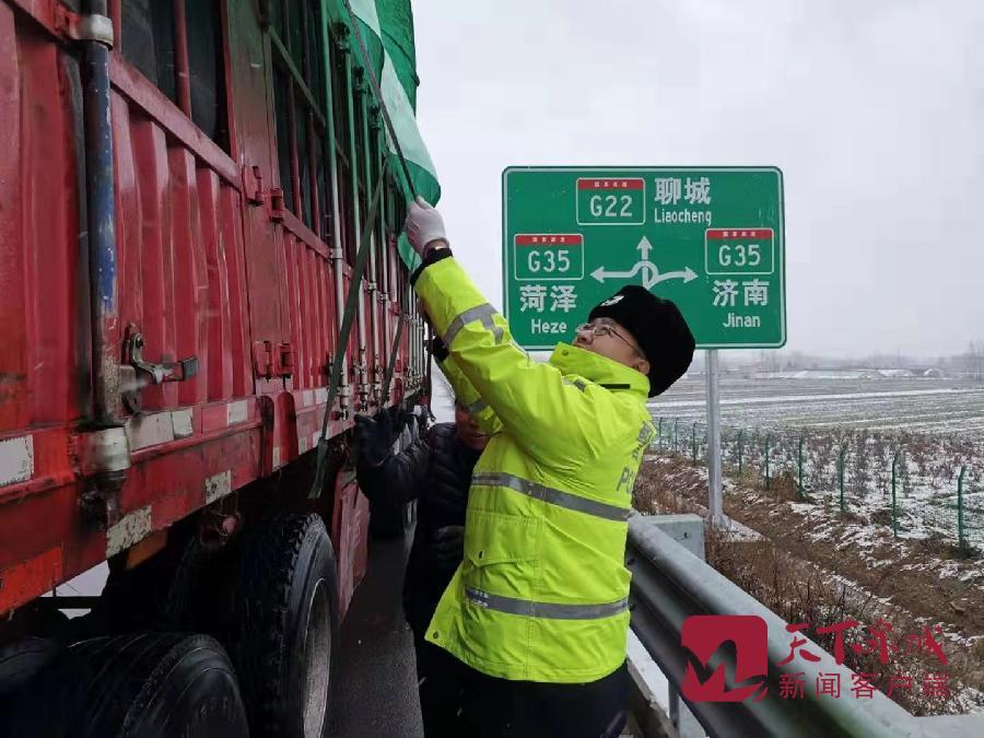 文明济南经得起大雪检阅 因为有人一直在行动