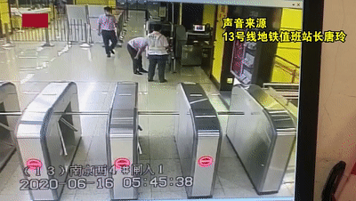 早上5点半，上海7岁男孩独自带着闹钟赶地铁！网友：有前途