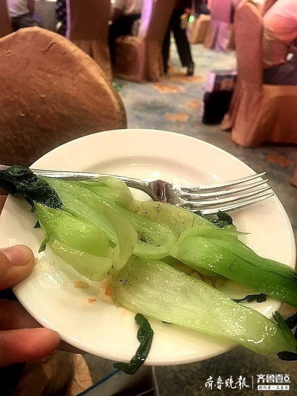 五星级酒店油菜不洗就下锅？香格里拉：将处罚涉事厨师