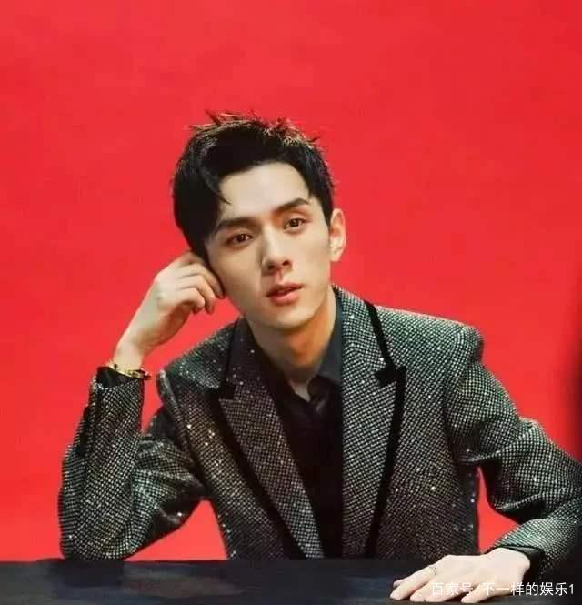 李佳琦道歉! 杨幂李佳琦直播 李佳琦紧张开黄腔怎么回事说了什么?