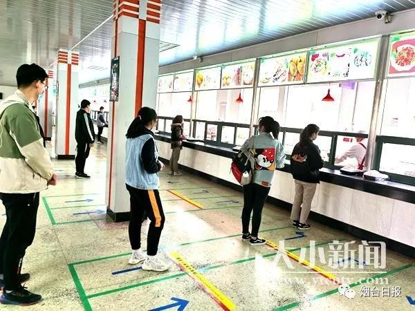 学生咋就餐？烟台这个学校的“方舱餐厅”火了