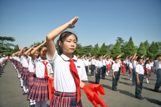 入队仪式结束后,举行了济南市红领巾讲解员交流营分享活动.