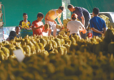 注入勇气信心 传递温暖希望