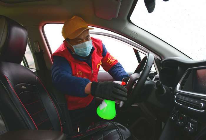 疫情面前显担当  交通辅警有力量