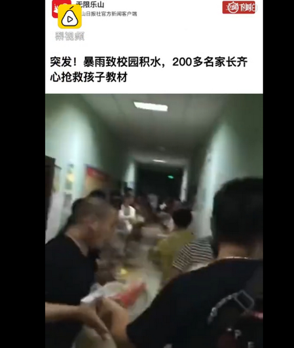 团结的力量！200名家长接力抢出全校教材是怎么回事？终于真相了，原来是这样！