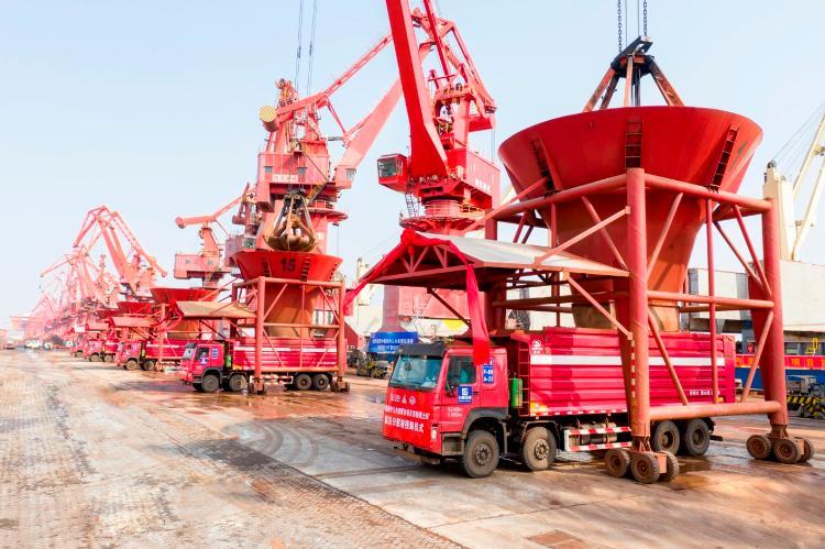 山东港口日照港几内亚博法项目首船铝土矿正式接卸！