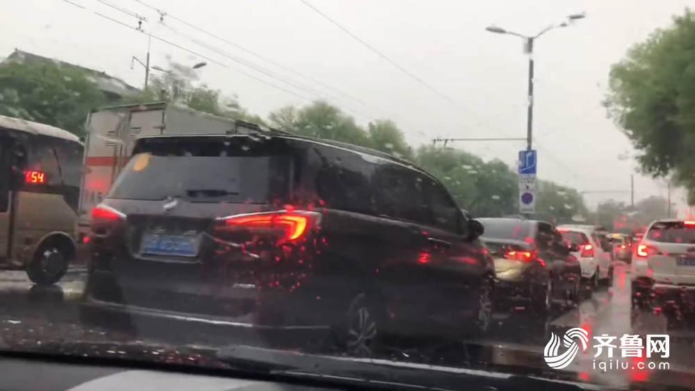 穿好秋裤羽绒服！山东多地降雨持续 气温猛降局部有霜冻