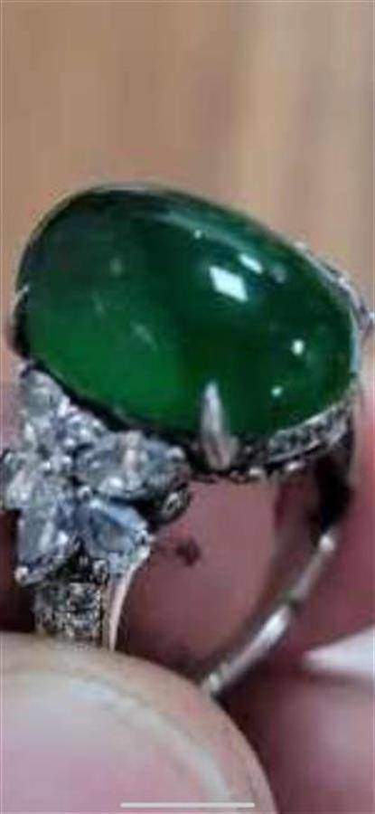 从9楼落至河沟的翡翠历经三天被找到,物主:是父亲为自己准备的婚戒,价值百万