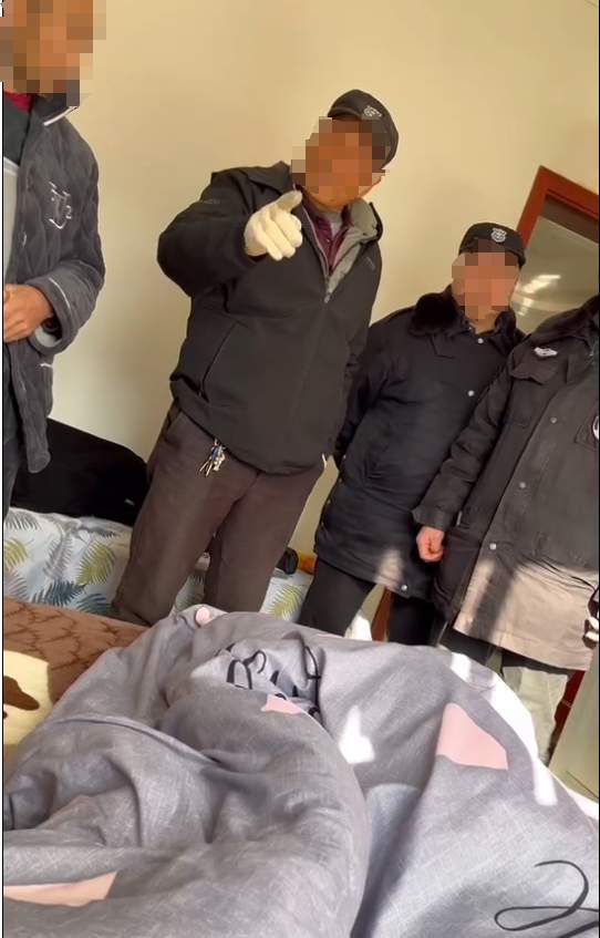 陕西男子在业主群骂物业被保安打上门？多方回应