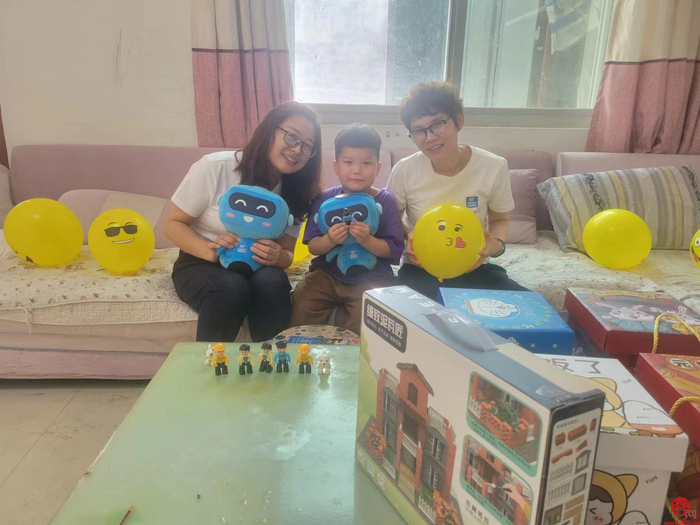 这份礼物从建筑工地出发，今天准时到达！