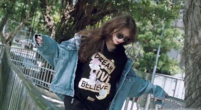 姐姐|林志玲婚后还凹少女感，踩高跟拍写真蹦蹦跳跳，脸却僵了