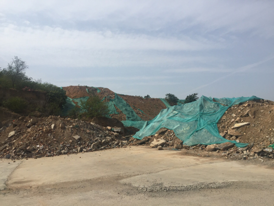 【啄木鸟在行动】世纪大道与凤岐路交汇处南200米路西存在扬尘隐患