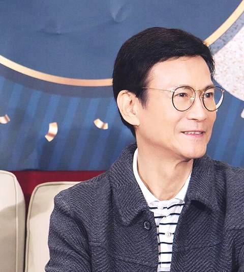 72岁郑少秋近照曝光，风度翩翩容颜不老