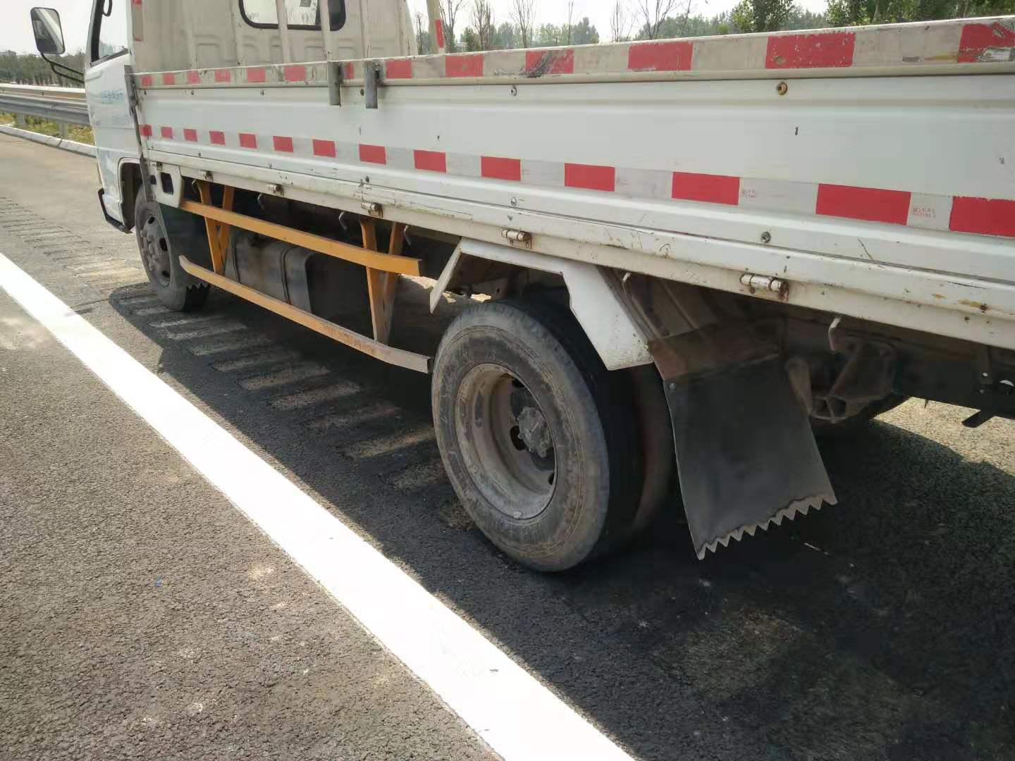 跑在济青上车身突然急速颠簸？莫慌，可是“它”作祟