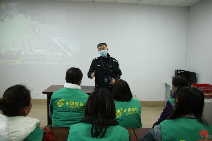“快递小哥”驾考  济南交警为他们开了个专场