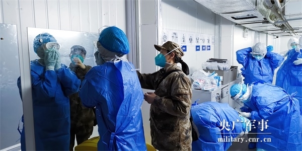 军队白衣天使战“疫”日记：筑牢防御病毒的铜墙铁壁