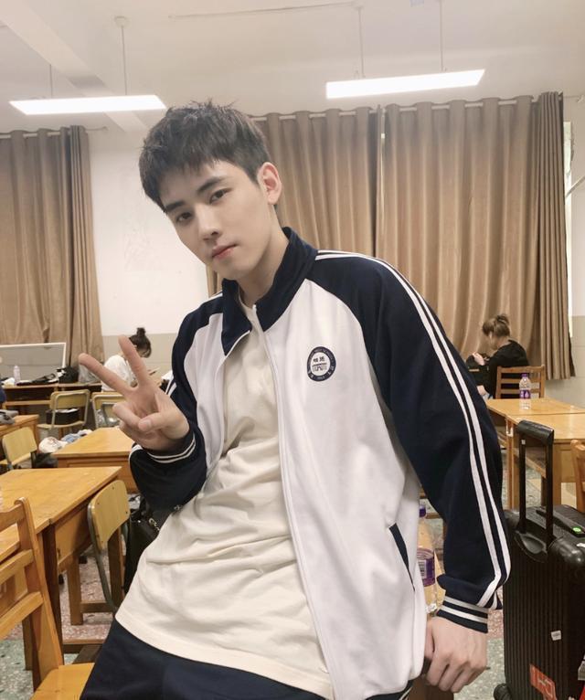 任豪发文道歉,夏之光恋情疑曝光|【吃瓜】任豪发文道歉是啥情况？夏之光恋情疑曝光