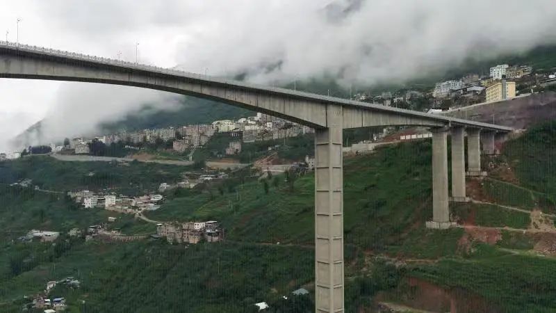 全球第一高刚构墩桥正式通车！