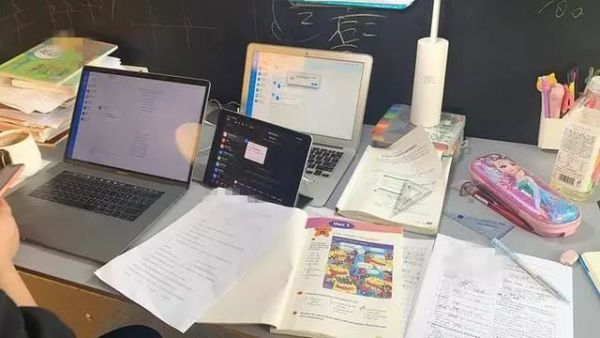 “网课10分钟，母慈子孝瞬间崩塌！”有多少家长心情是这样的？