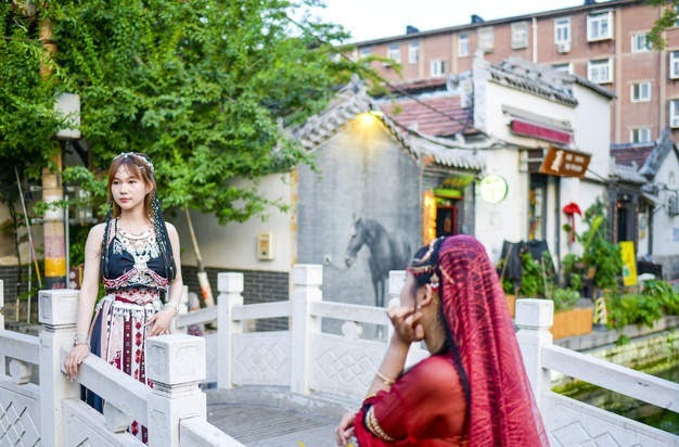 泉水和古民居搭配 打造老城街巷里的“流量高地”