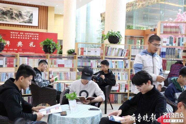 山东首个中医药校园书店落地，电子阅读时代，校园实体书店咋破围