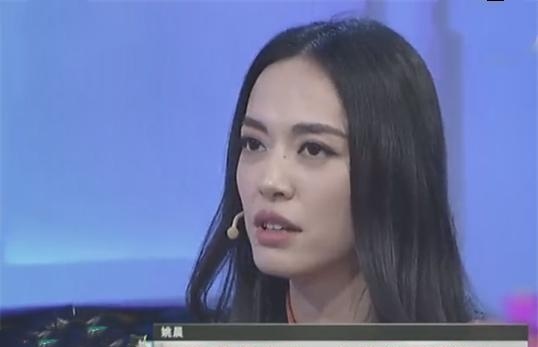 曹郁|姚晨曹郁情难自禁当众亲吻，下台还三步一回头！结婚8年如胶似漆