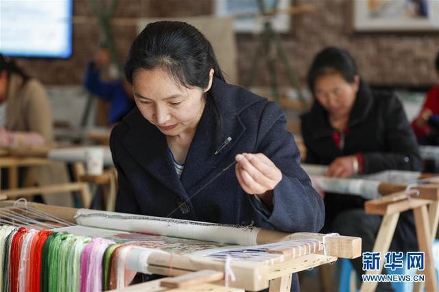 重庆巫溪：宁河刺绣绘出美好生活