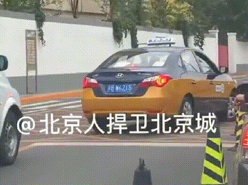 “就不挪车！”北京一出租车医院门口堵救护车，救护车上还载着危重病人！