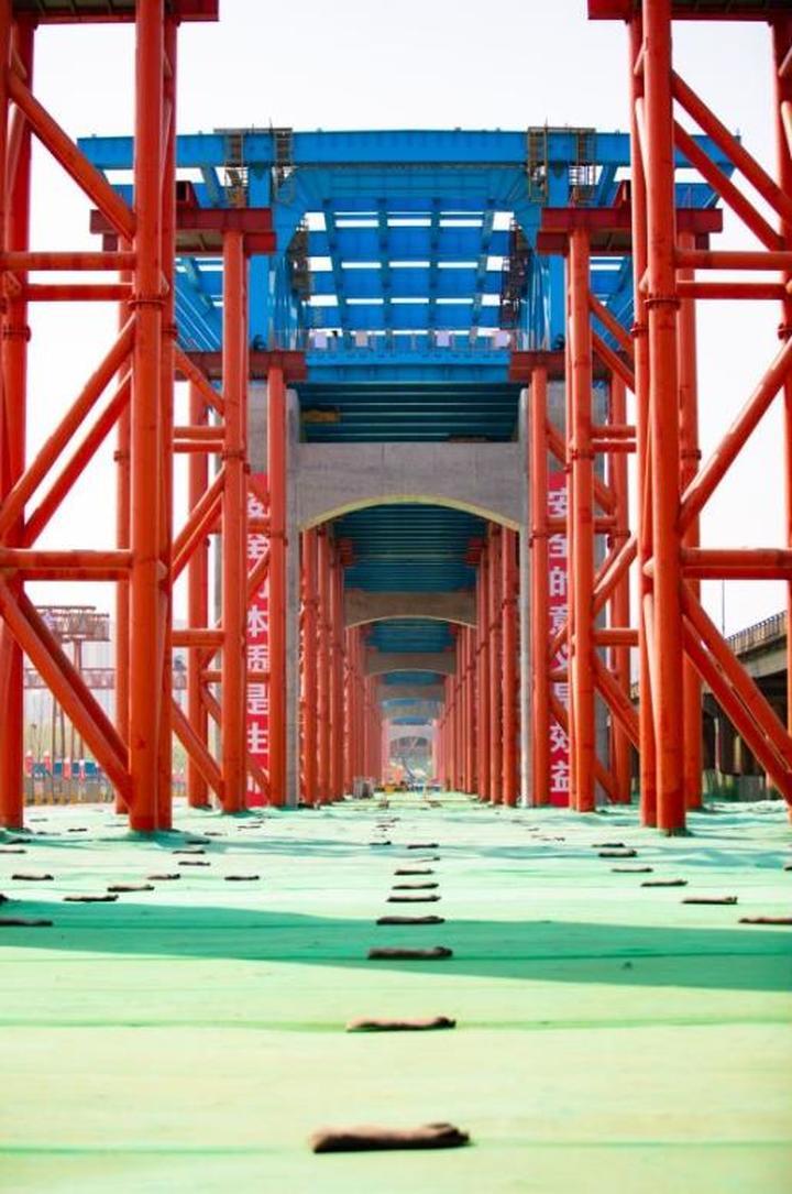 刷新“跨黄”桥梁纪录，G104京岚线济南黄河公路大桥主塔即将封顶