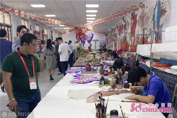 向世界讲好山东故事 外媒记者杨家埠邂逅风筝、年画与民俗
