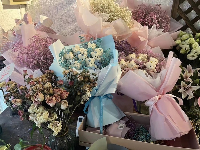 七夕情人节济南鲜花市场价格稍有上涨 红玫瑰单枝售价5元