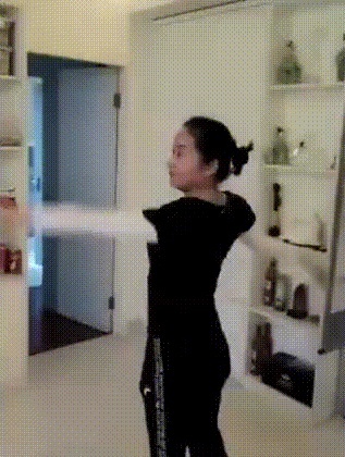 【荐读】笑岔气！“小李佳琦”父子新作太魔性…