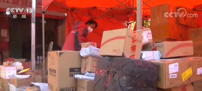 武汉快递小哥80多天不间断逆行 让平凡变得伟大