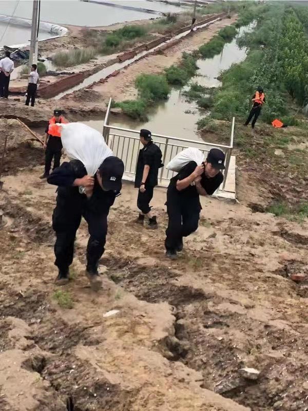 8支特警队伍1600名公安特警驰援寿光灾区 果断处置一处管涌