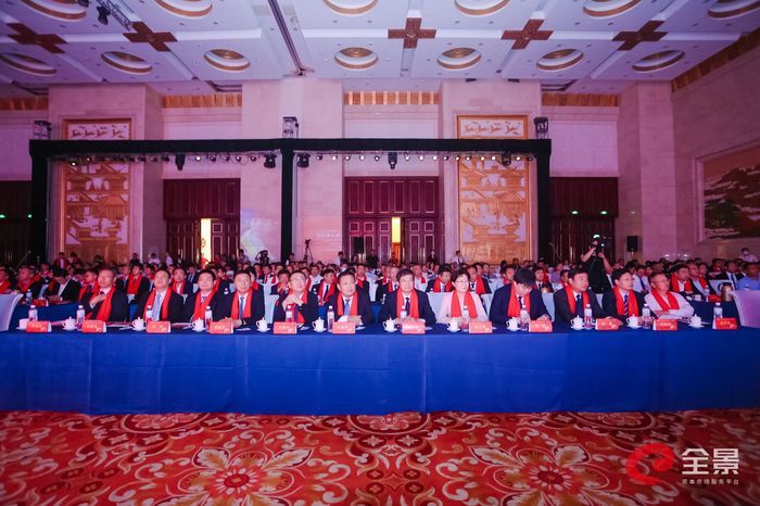 漱玉平民创立22年敲响上市宝钟，开启创新发展新征程