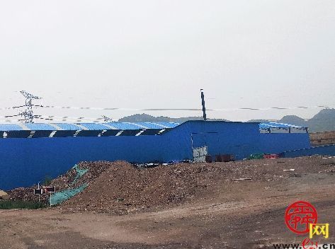 【啄木鸟在行动】济泰高速附近一工地渣土裸露 防尘措施不到位