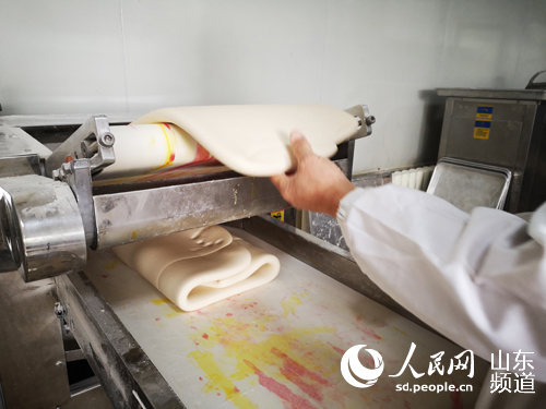 俏丽“花馒头”，全村都占股