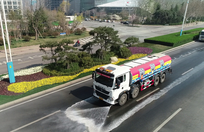 济南城管：保洁员每人每月300元高温补贴，根据气温变化灵活调整作业时间