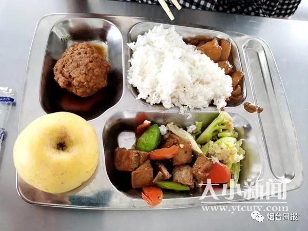 学生咋就餐？烟台这个学校的“方舱餐厅”火了