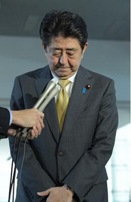 一周内两名内阁大臣接连辞职 安倍第二次道歉：都是我的责任