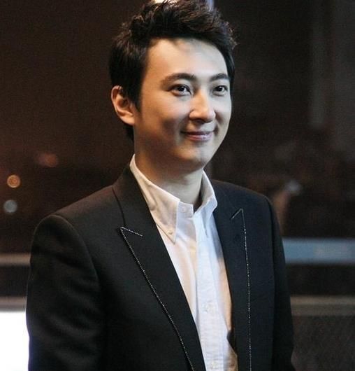 Luna|潘玮柏娶宣云，方媛为郭富城生两娃，老男人为何都偏爱网红？