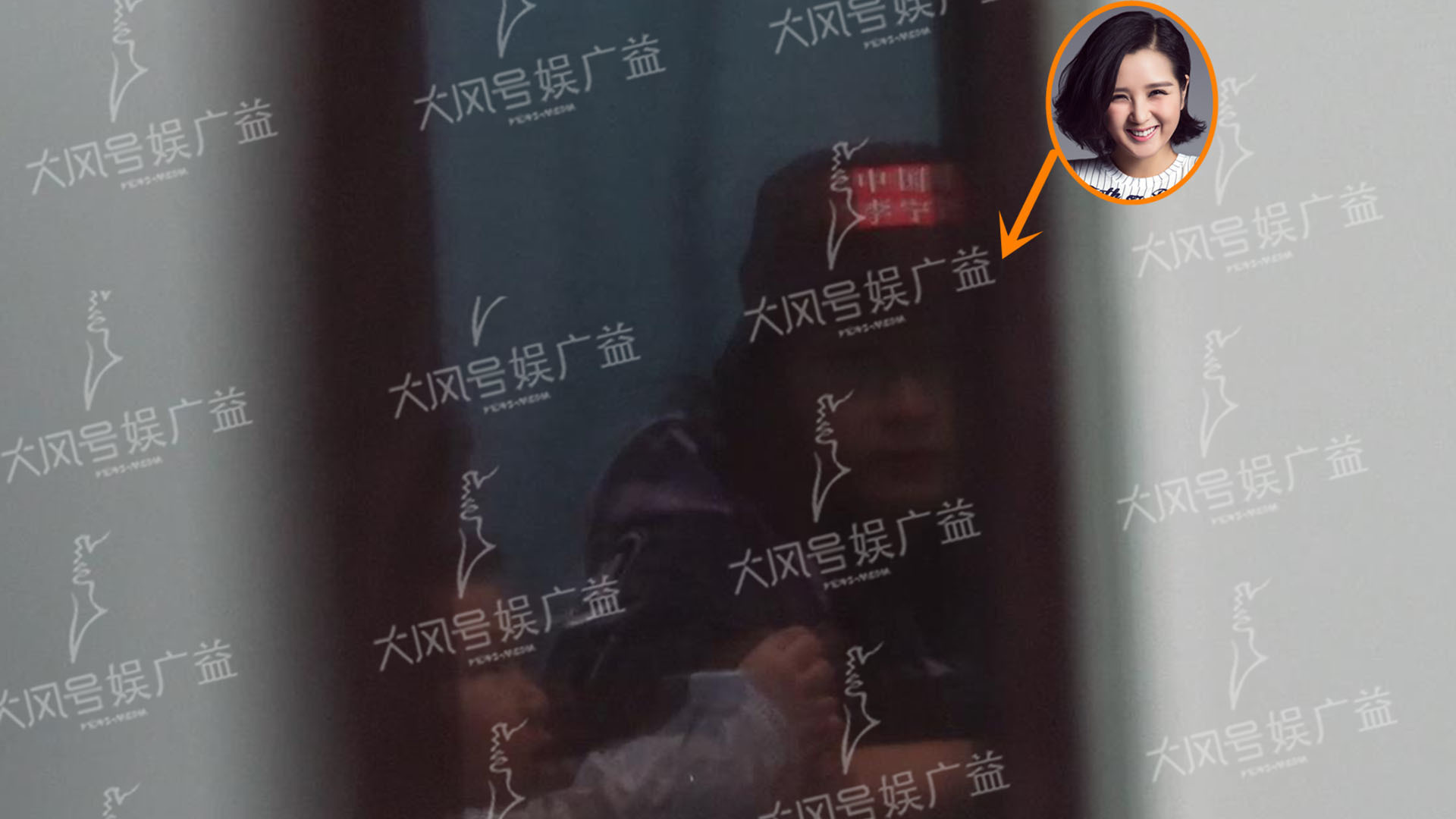 何洁产后忙工作赚钱    带儿吃饭心不在焉表情超敷衍