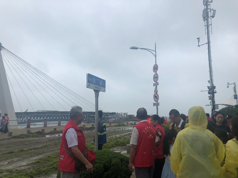 “利奇马”登陆次日：青岛沿海景区依旧关闭 环卫部门全力清理路面