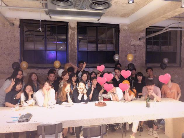 郭敬明晒照庆祝36岁生日 面颊微红友人齐聚超欢乐